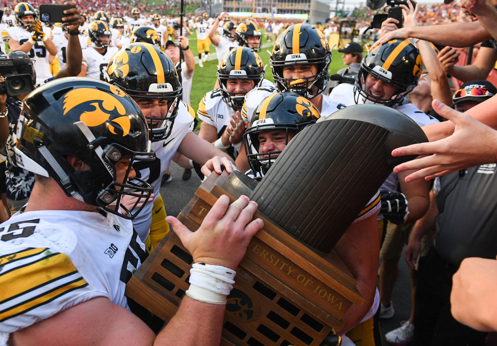 091121-qc-spt-iowa-isu-fball-010